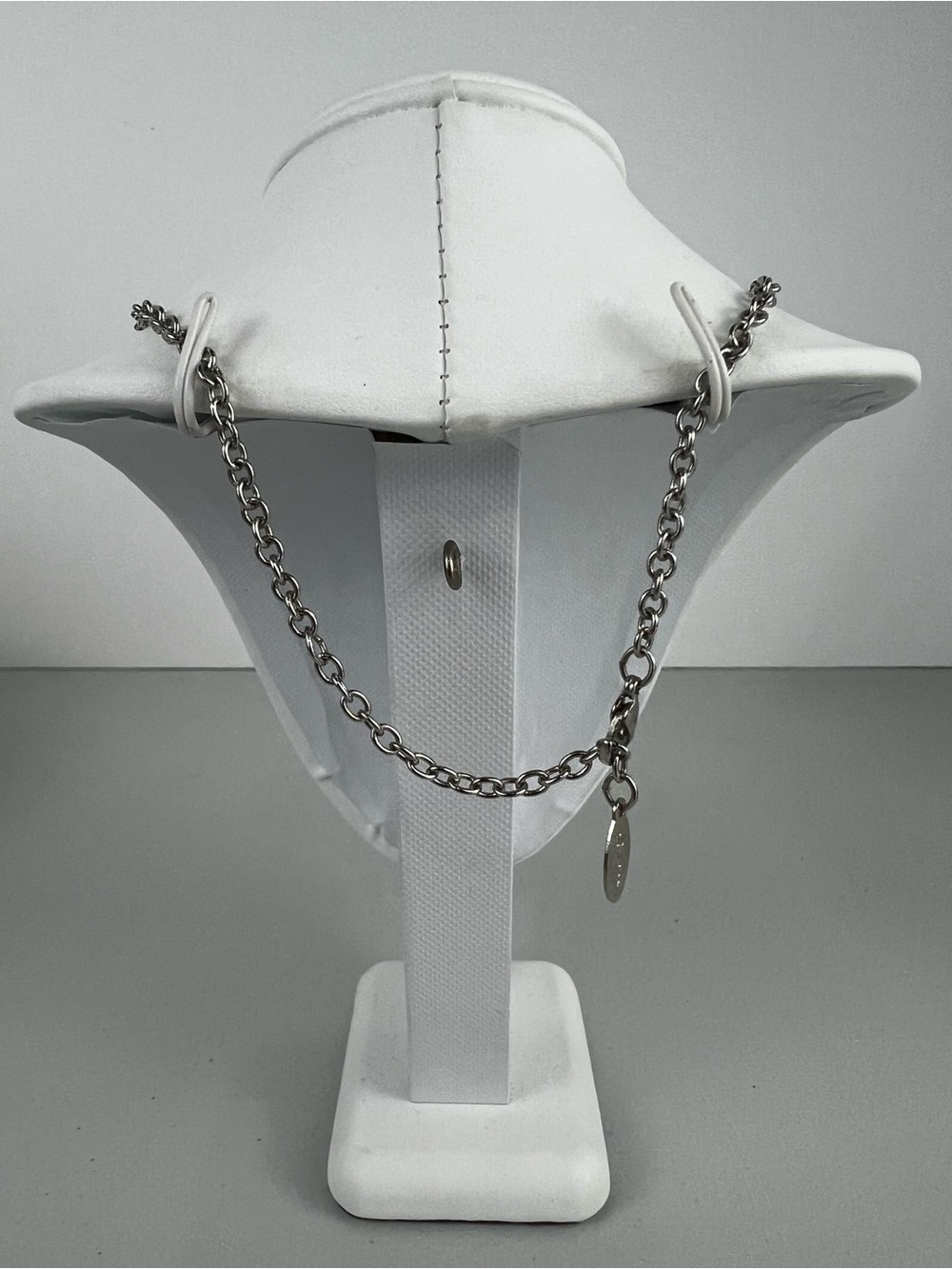 GUESS Silver Rhinestone Script Nameplate Pendant Necklace with OG Box - Picture 5 of 8